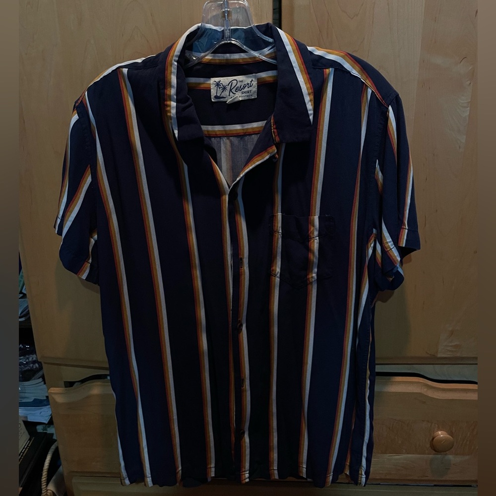 Summer short sleeve button down, Men’s large, great condition!!!!